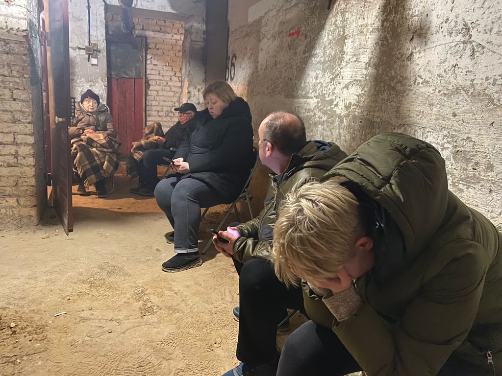 Tymofii Matskevych und seine Familie befinden sich zurzeit in einem Bunker unter dem mehrstöckigen Haus in Chernihiv, wo er eine Wohnung im neunten Stock bezieht.