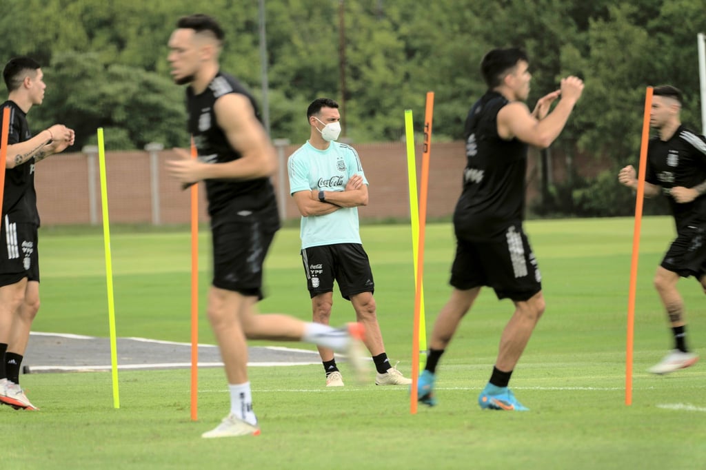 Lionel Scaloni, Trainer der argentinischen Fußballnationalmannschaft, leitet eine Trainingseinheit in Ezeiza am Stadtrand von Buenos Aires.