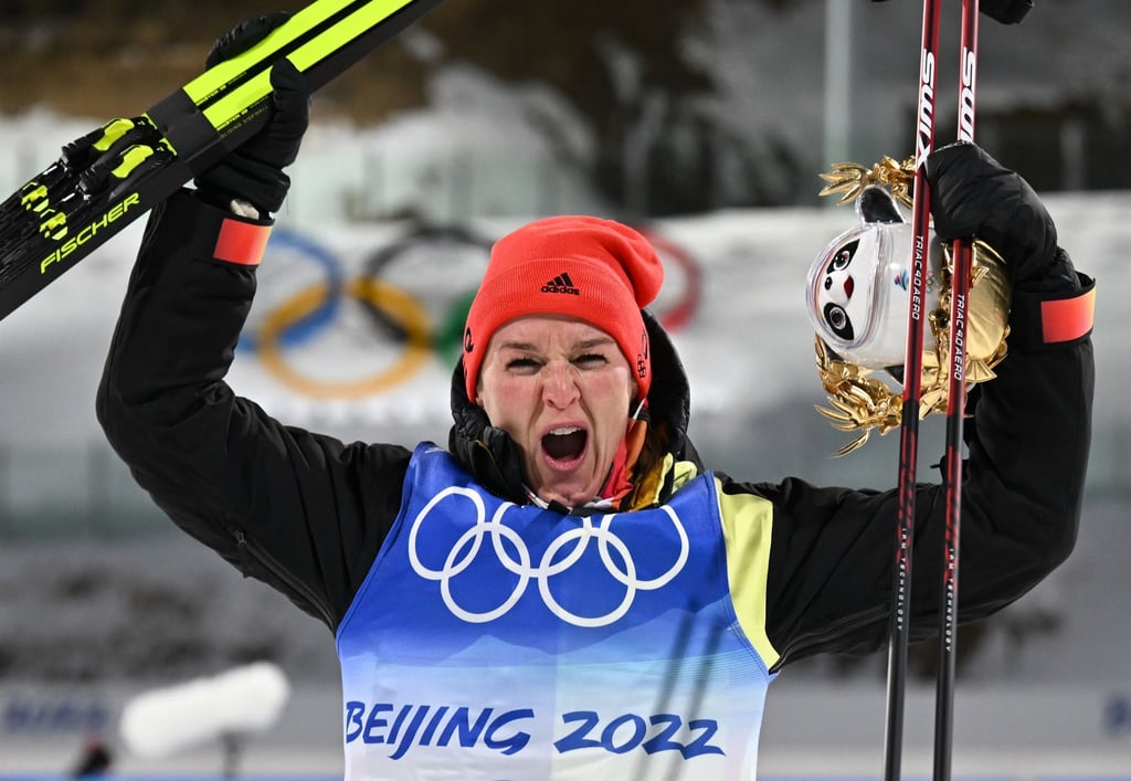 Denise Herrmann feiert den Gewinn der Goldmedaille.