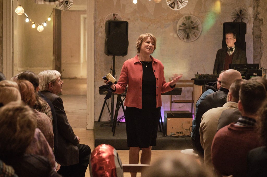 Corinna Harfouchs spielt die Hauptfigur Gudrun.