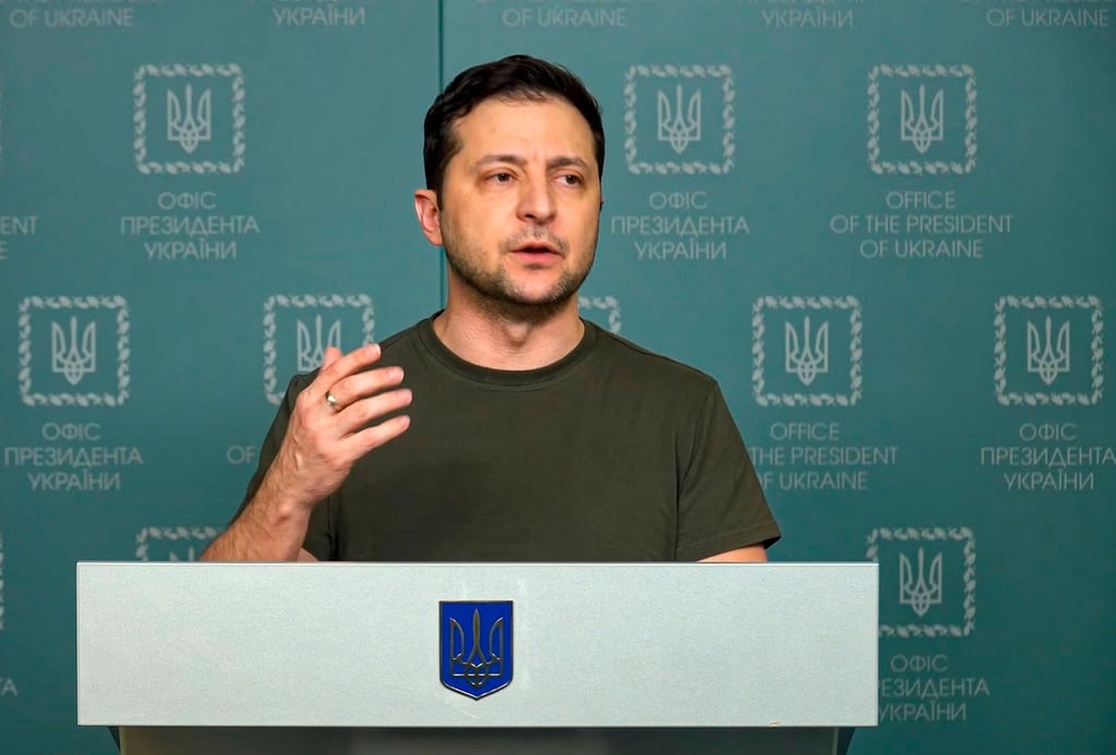 Der ukrainische Präsident Wolodymyr Selenskyj hat an das Nachbarland Belarus appelliert, sich nicht in den Krieg einzumischen.