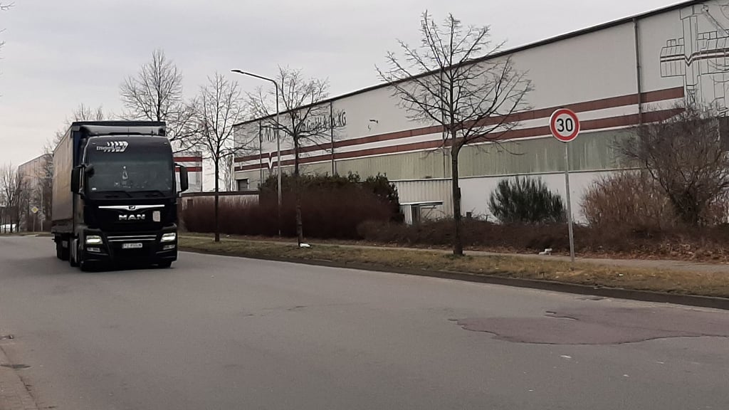 Auf der Lindenallee im Burger IGP gilt eine Tempobegrenzung von 30 km/h. Die Stadt blitzt dort auch.
