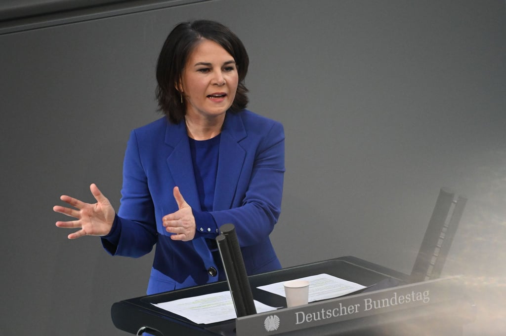 Bundesaußenministerin Annalena Baerbock hat den Kurswechsel der Bundesregierung im Zusammenhang mit den Waffenlieferungen an die Ukraine verteidigt.