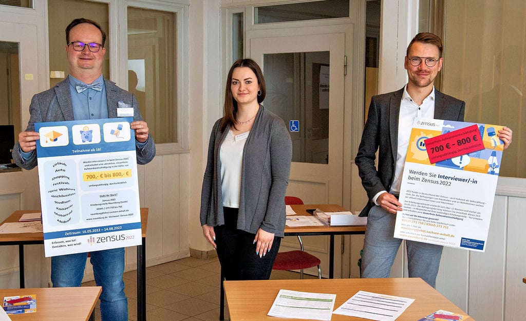 Sind in der Naumburger Stadtverwaltung für die große Bevölkerungszählung, den Zensus 2022, zuständig: Leiter Toni Plitsch (r.) sowie Ekkehard Bühner und Maureen-Juliette Most.