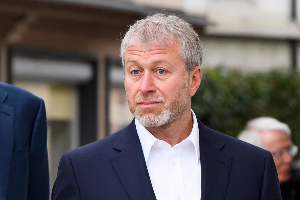 Der russische Oligarch Roman Abramowitsch sieht sich zunehmend wegen seiner Nähe zum russischen Präsidenten Wladimir Putin Kritik ausgesetzt.