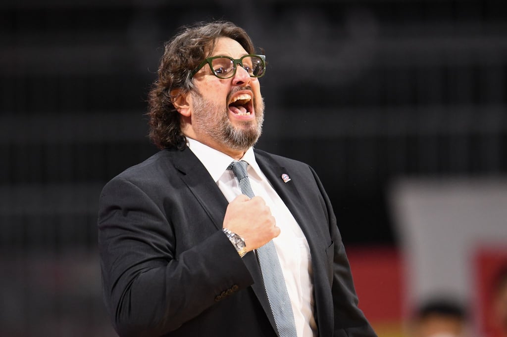 Bayern-Coach Andrea Trinchieri jubelt.