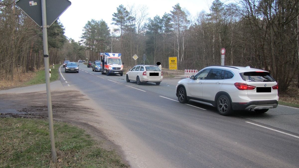 Unfall Auf Der B189 Bei Brunkau: Autofahrerin Erleidet Schock