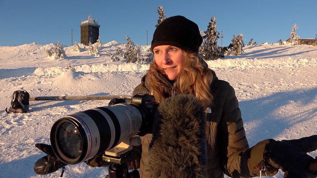 Die Hobbyfotografin Nicole Herr ist extra um 03.40 Uhr aufgestanden, zwei Stunden im Dunkeln durch den Schnee gestapft, um den farbenfrohen Sonnenaufgang mit der Kamera einzufangen.