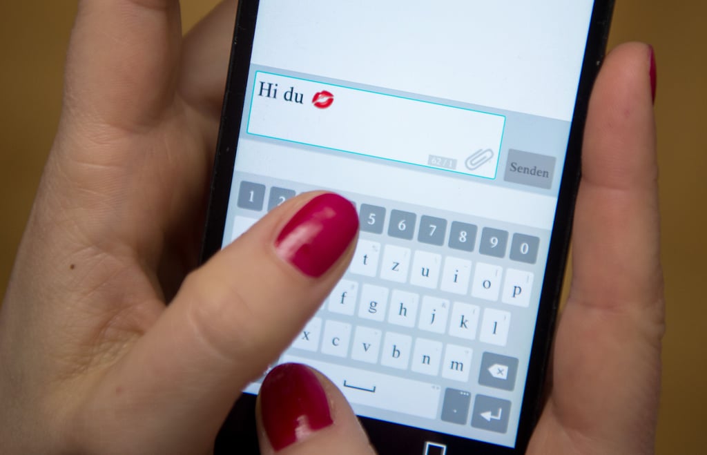 Eine Frau aus Brücken-Hackpüffel ist beim Online-Dating auf einen Betrüger hereingefallen.