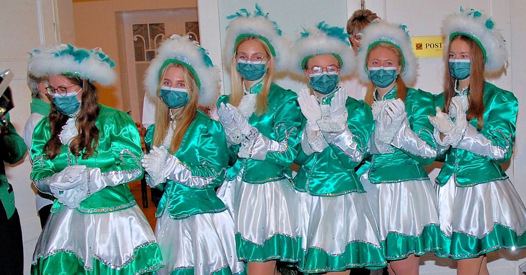 Die Funkengarde des ECV zur Coronazeit beim Empfang zum Rosenmontag 2022 im Rathaus Elbingerode.