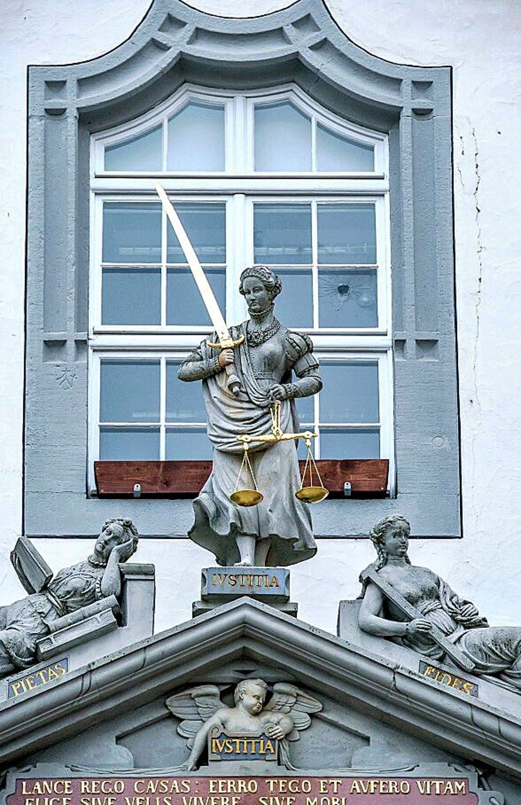 Justitia auf Altes Rathaus