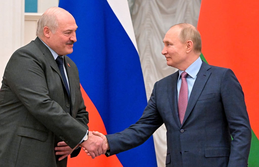 Kremlchef Wladimir Putin (r) mit Alexander Lukaschenko, Präsident von Belarus, bei einer gemeinsamen Pressekonferenz.