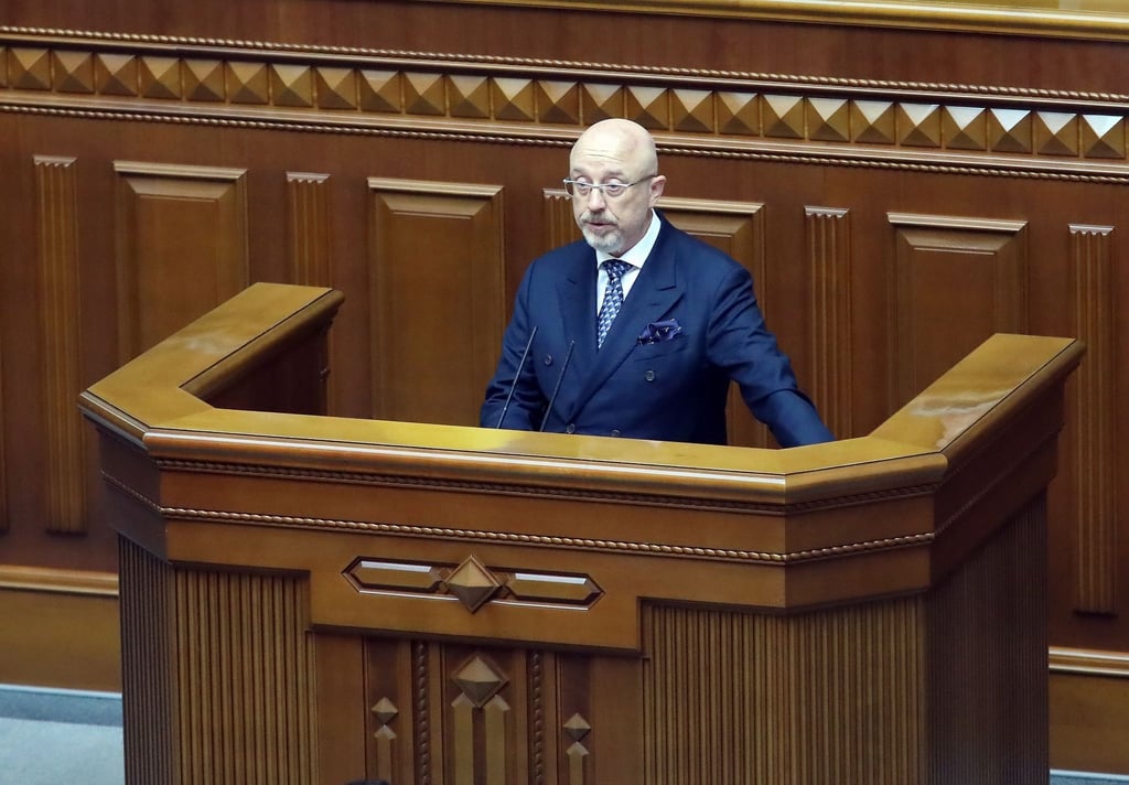 Für die ukrainische Seite wird unter anderem Verteidigungsminister Olexij Resnikow an den Verhandlungen mit der russischen Delegation teilnehmen.