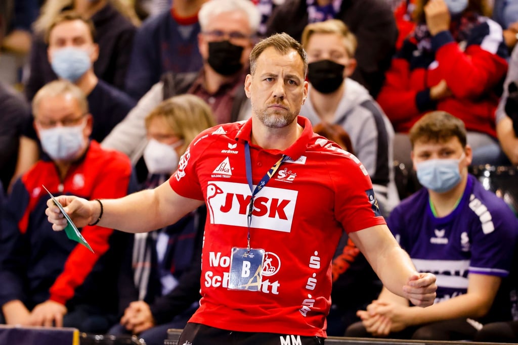 Trainer Maik Machulla und seine Flensburger kamen in Wetzlar nicht über ein 29:29 hinaus.