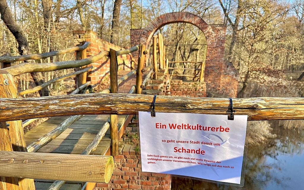 An der Ruinenbrücke wurde dieses Schild angebracht.