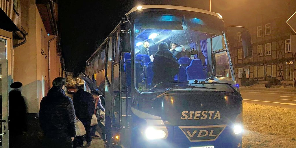 Kurz nach vier Uhr sind am Montagmorgen die ersten 21 ukrainischen Flüchtlinge in Halberstadt eingetroffen. Sie sind zunächst im Hotel „Ambiente" untergebracht.
