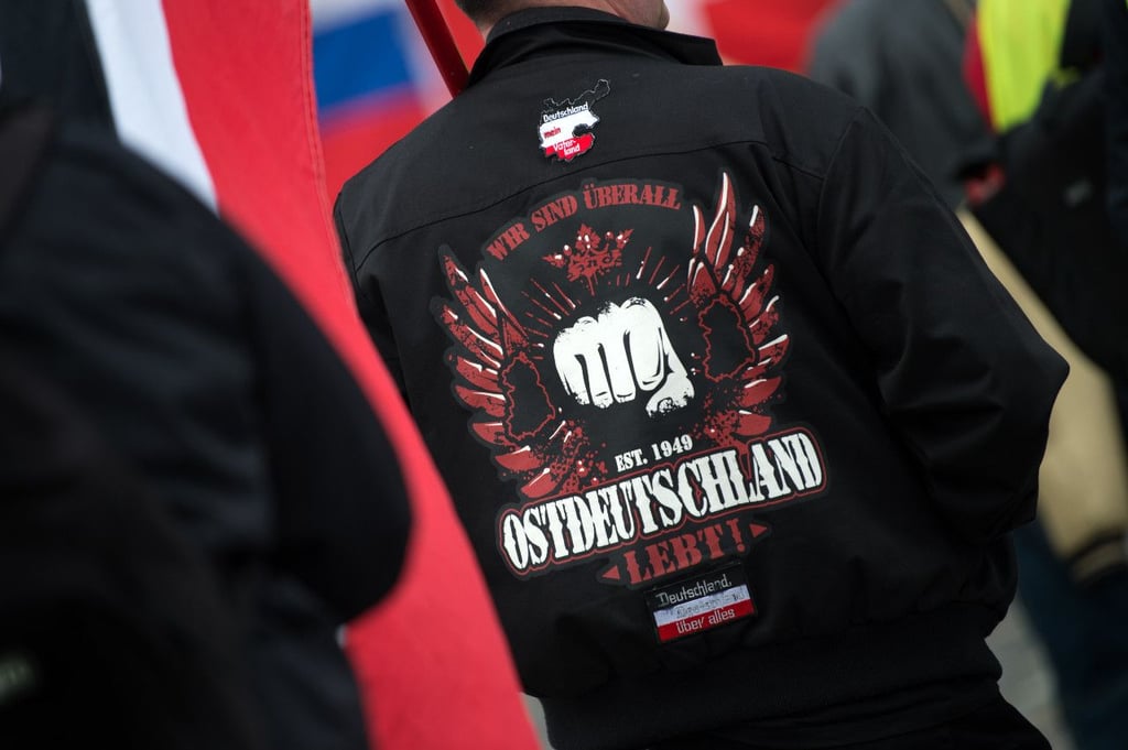 Immer mehr Rechtsextreme zieht es nach Ostdeutschland.