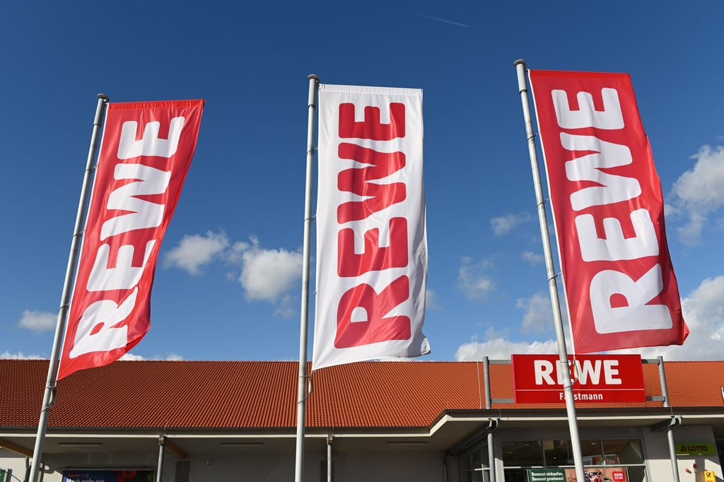 Der Kölner Handelsriese Rewe will keine Waren aus Russland mehr anbieten.