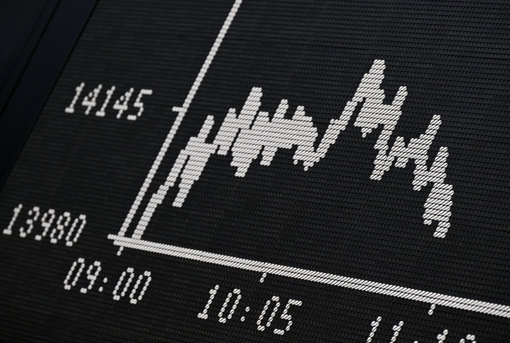 Die Dax-Kurve der Frankfurter Wertpapierbörse stellt fallende Kurse dar.