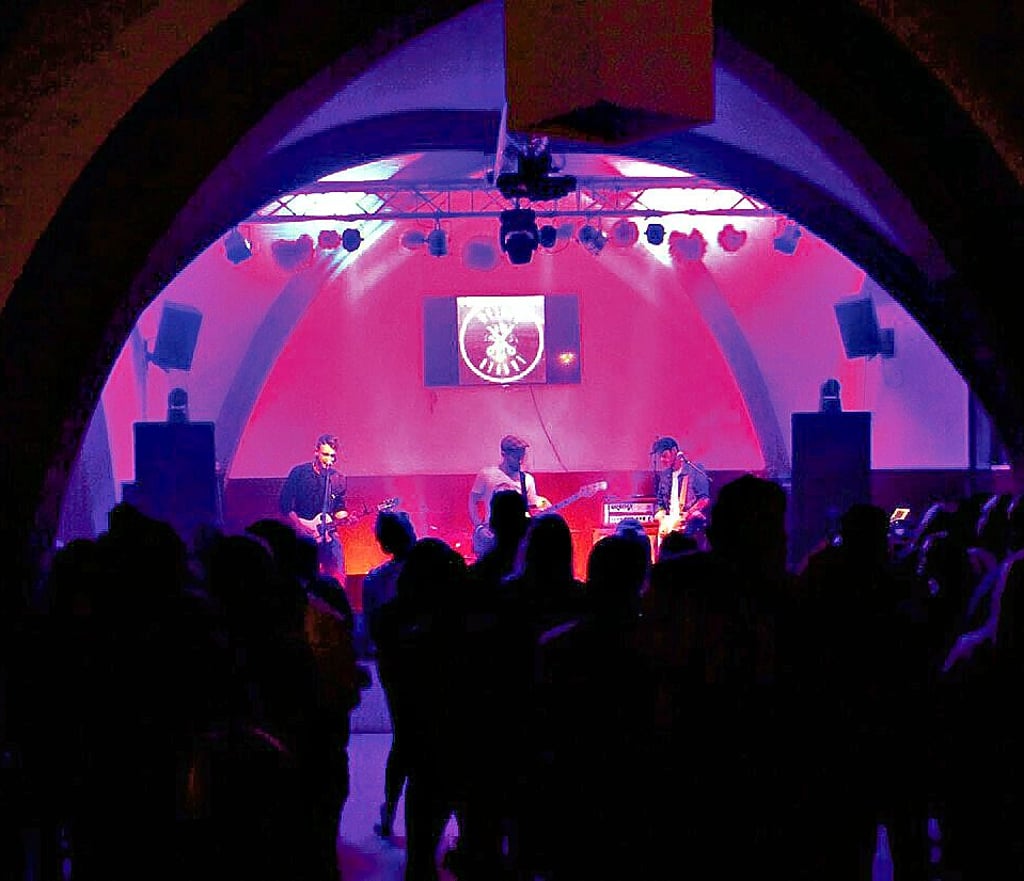 Der Club R1 im Zeitzer Ratskeller startet wieder und will an die gelungenen Partys vor Corona anknüpfen.