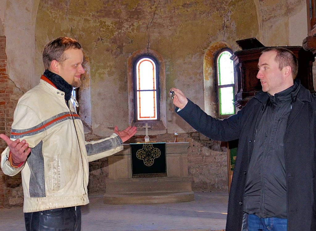 Der neue Kirchenratsvorsitzende von St. Vitus Güsten-Osmarsleben Martin Bruchmüller ist ratlos, und Pfarrer Kornelius Werner würde den Schlüssel gern in gute Hände geben.