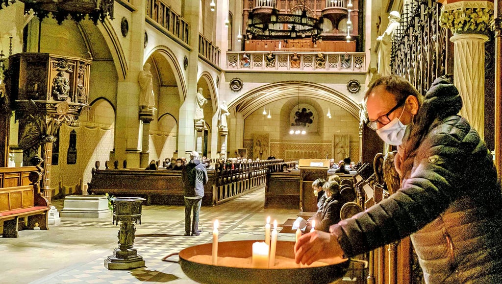 In der Wittenberger Schlosskirche hat es ein Gebet für den Frieden gegeben.