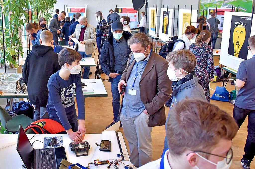 In der Bitterfelde Bayer-Kantine wurden 21 Projekte präsentiert.