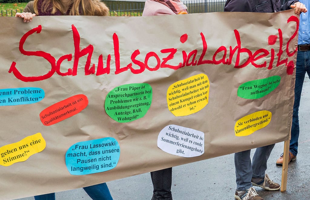 Schulsozialarbeit ist seit Jahren aus dem Bildungsprogramm nicht mehr wegzudenken. Letztlich profitieren alle davon: Eltern, Lehrer und die Schüler. Doch wer soll die Mitarbeiter künftig bezahlen?