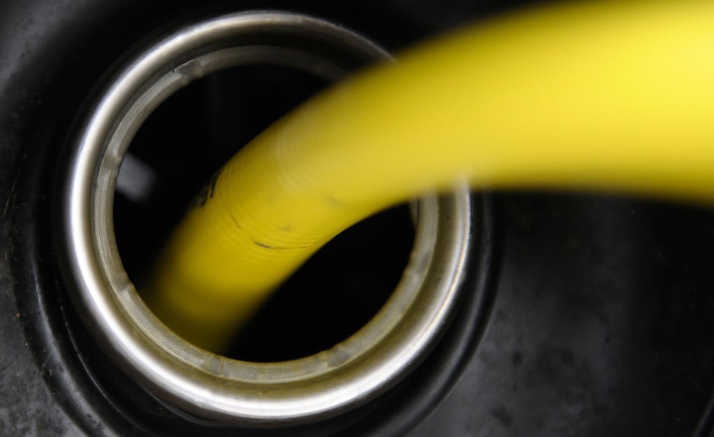 Unbekannte Täter haben in Aschersleben circa 200 Liter aus einem Baggertank entwendet.