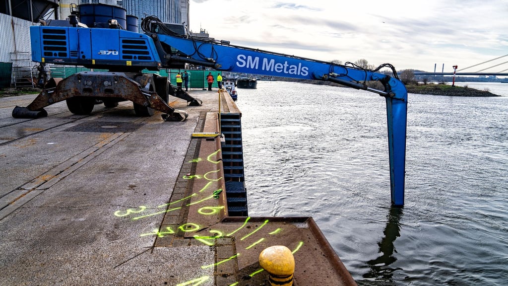 Drei Insassen des Fahrzeuges konnten nur noch tot geborgen werden.