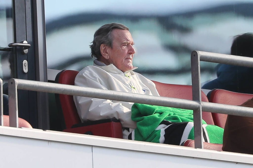 Ist Fan von Zweitligist Hannover 96: Gerhard Schröder beim Spiel gegen Darmstadt am Mitte Februar.