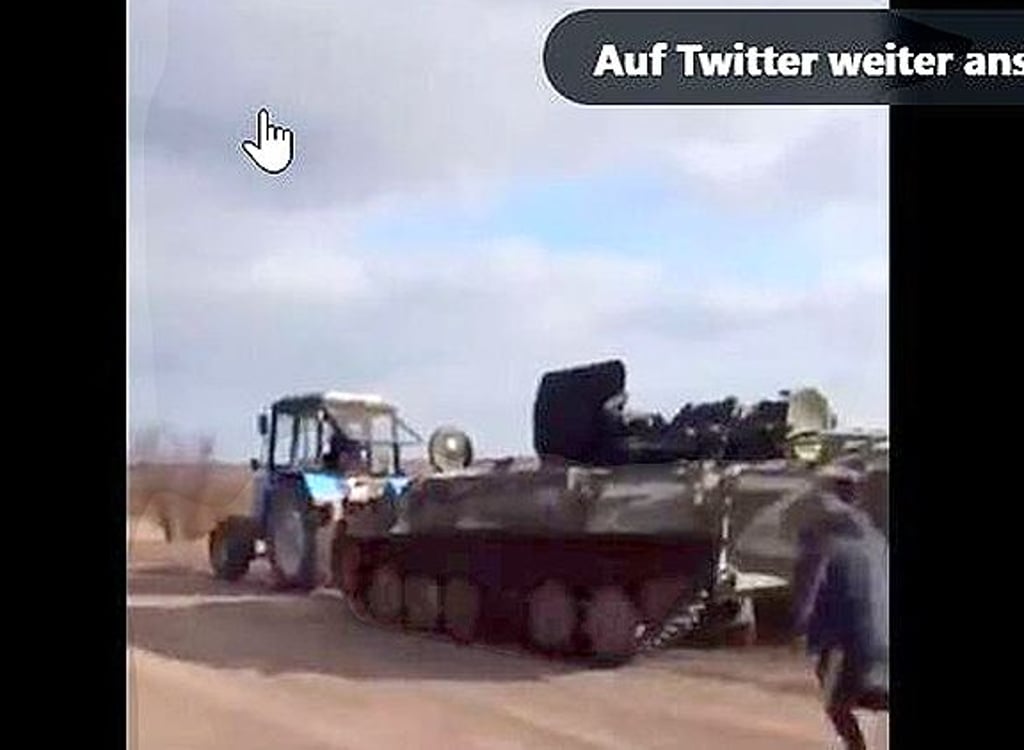 Diese ikonische Szene geht in in Sozialen Medien um die Welt: Ukrainischer Trecker schleppt russischen Panzer ab.