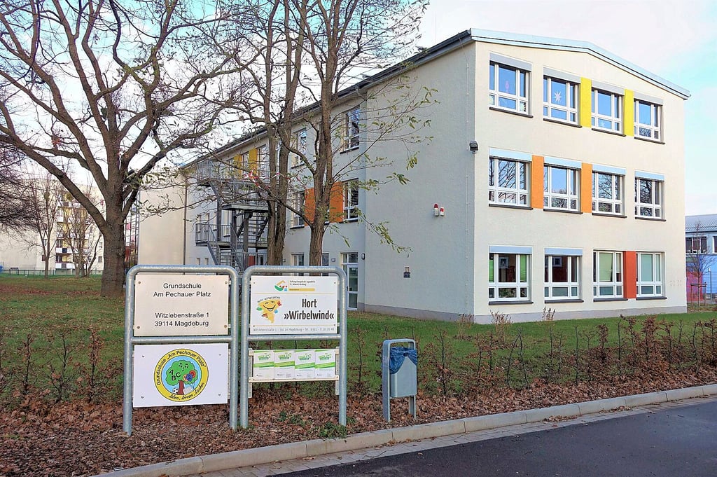Die Grundschule "Am Pechauer Platz" in Magdeburg hat ihren Sitz in der Witzlebenstraße.