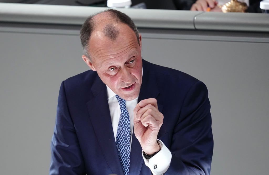 CDU-Chef Friedrich Merz pocht darauf, die 100 Milliarden nur für die Bundeswehr-Ausrüstung auszugeben.