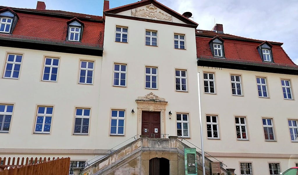 Im Bürgerhaus Rehmsdorf befindet sich die Kita.