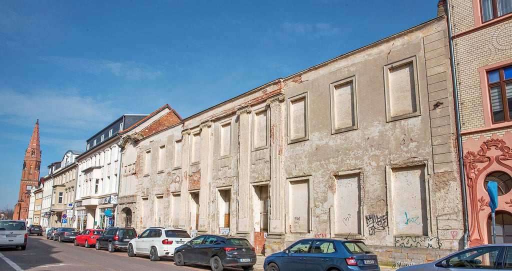 Vom historischen Kristallpalast steht nur noch die Fassade. Aber was wird aus dem Areal dahinter? Gegen ein Altersheim gibt es Widerstand.