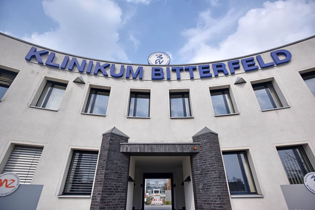 Auch das landkreiseigene Gesundheitszentrum mit dem Klinikum in Bitterfeld beteiligt sich an der Ukraine-Hilfe.