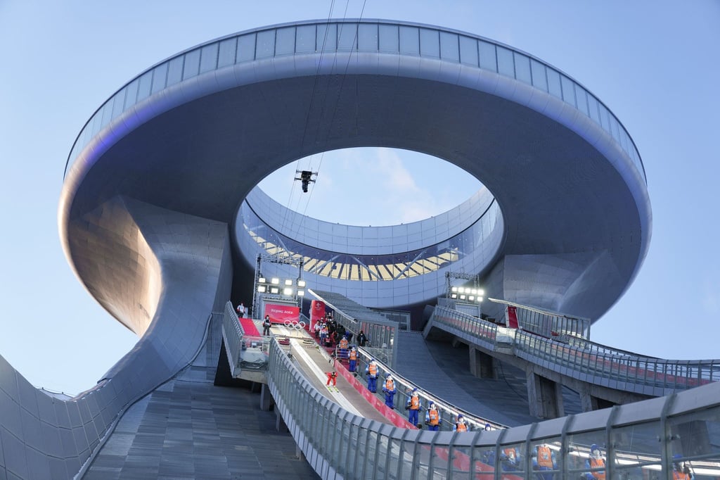 Die Schanze im Nationales Skisprungzentrum „Snow Ruyi“.