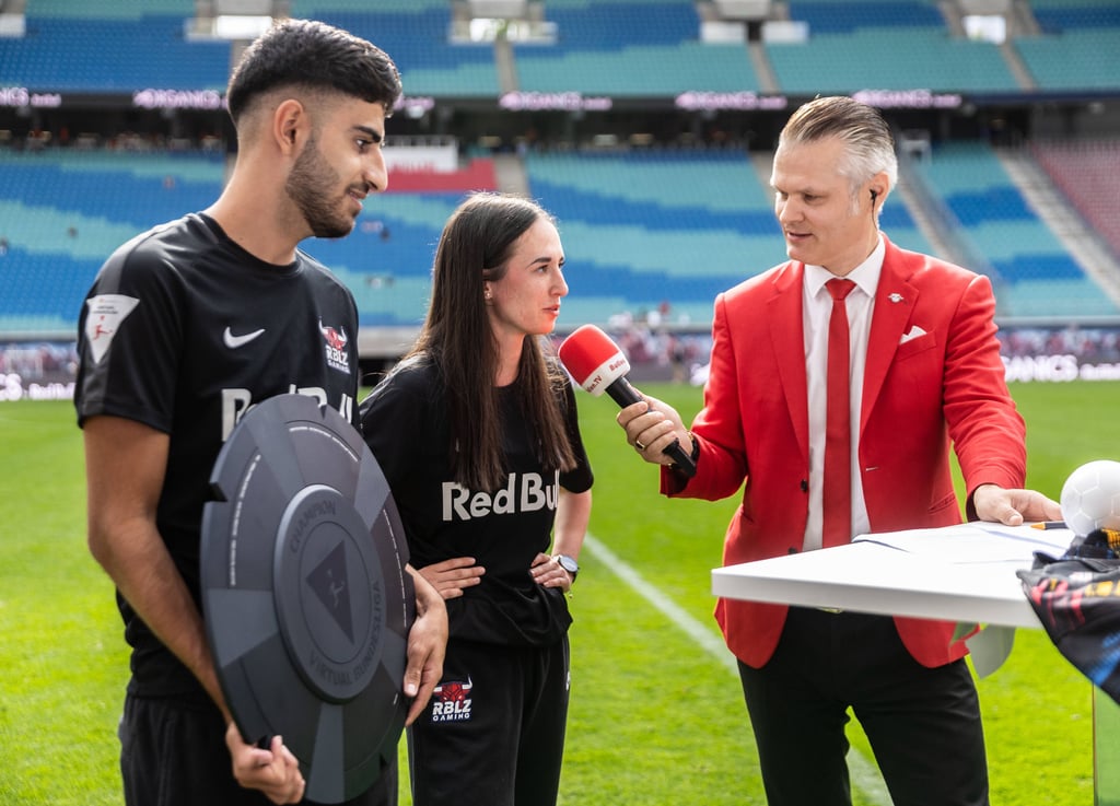 Umut Gültekin und Lea Güldenpfennig nahmen bereits den Titel für RB Leipzig entgegen.