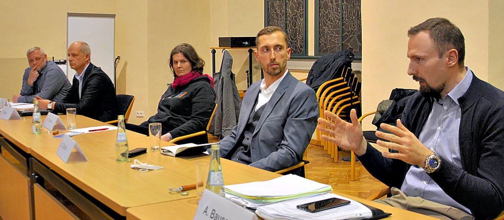 Die OB-Kandidaten Arno Bausemer (von rechts), Bastian Sieler, Alkje Fontes, Thomas Weise und Rico Goroncy stellten sich den Fragen zu Stendals wirtschaftlicher Entwicklung.