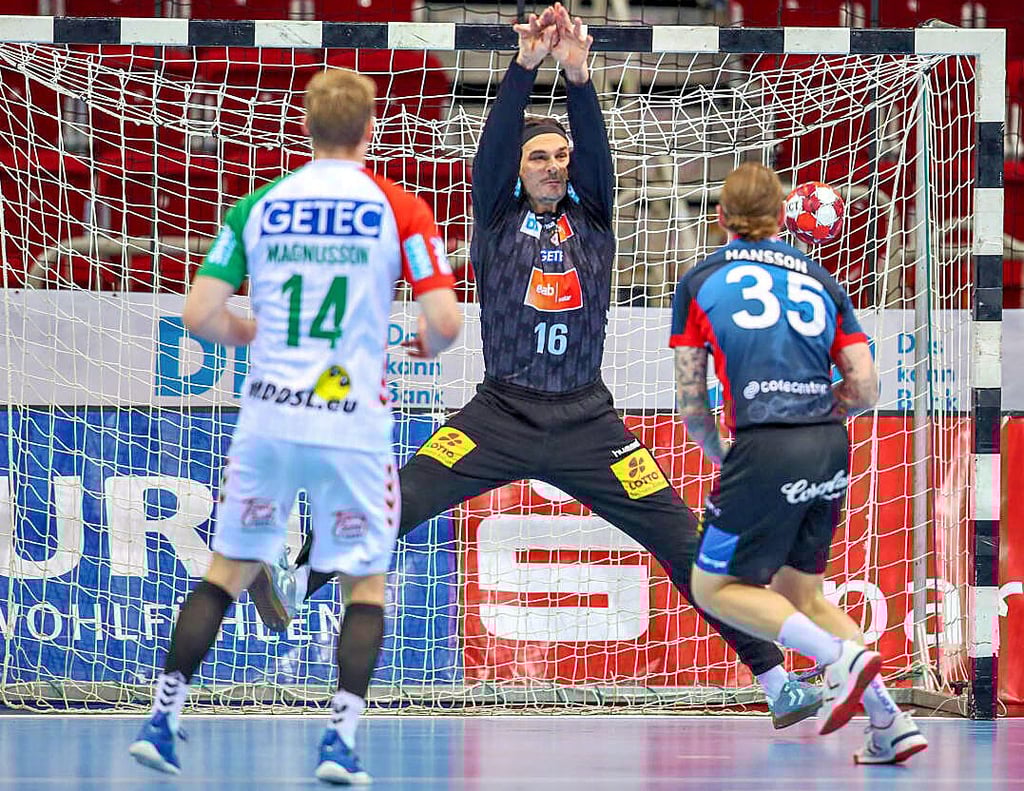 Im Hinspiel setzten sich Torwart Jannick Green und Omar Ingi Magnusson mit dem SCM beim BHC mit 27:24 durch.