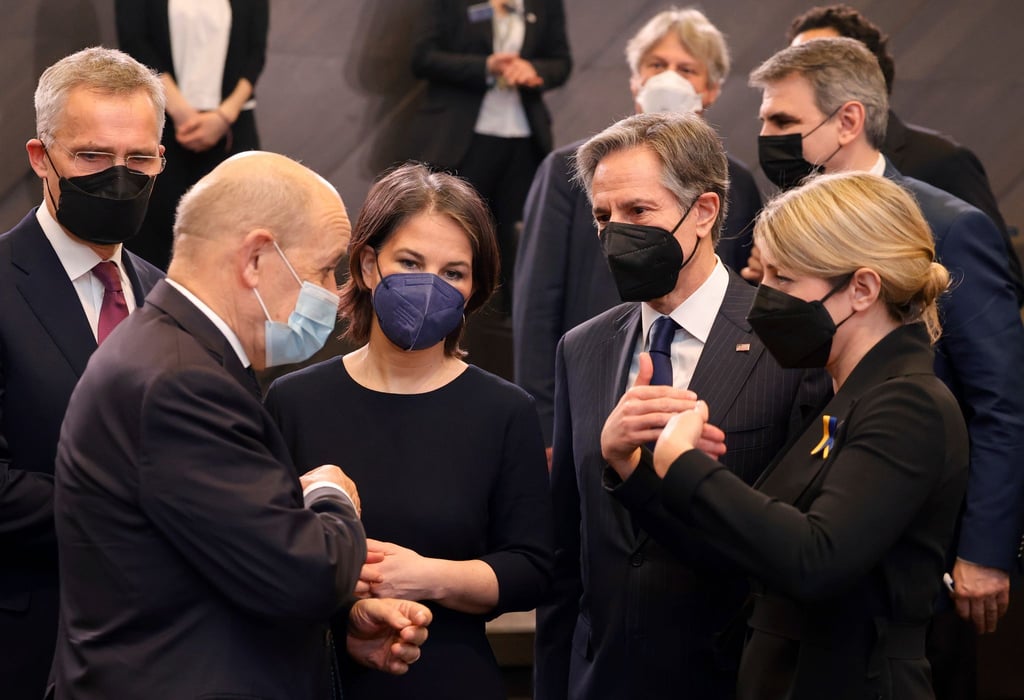 Nato-Generalsekretär Jens Stoltenberg zusammen mit den Außenministern Jean-Yves Le Drian, Annalena Baerbock, Antony Blinken und Melanie Joly im Nato-Hauptquartier in Brüssel.