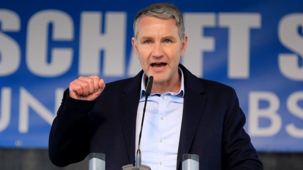 Björn Höcke: Ostdeutsche AfD-Politiker haben bei einer Demonstration in Magdeburg Stimmung gegen die Pläne für eine Impfpflicht und die Corona-Maßnahmen gemacht.