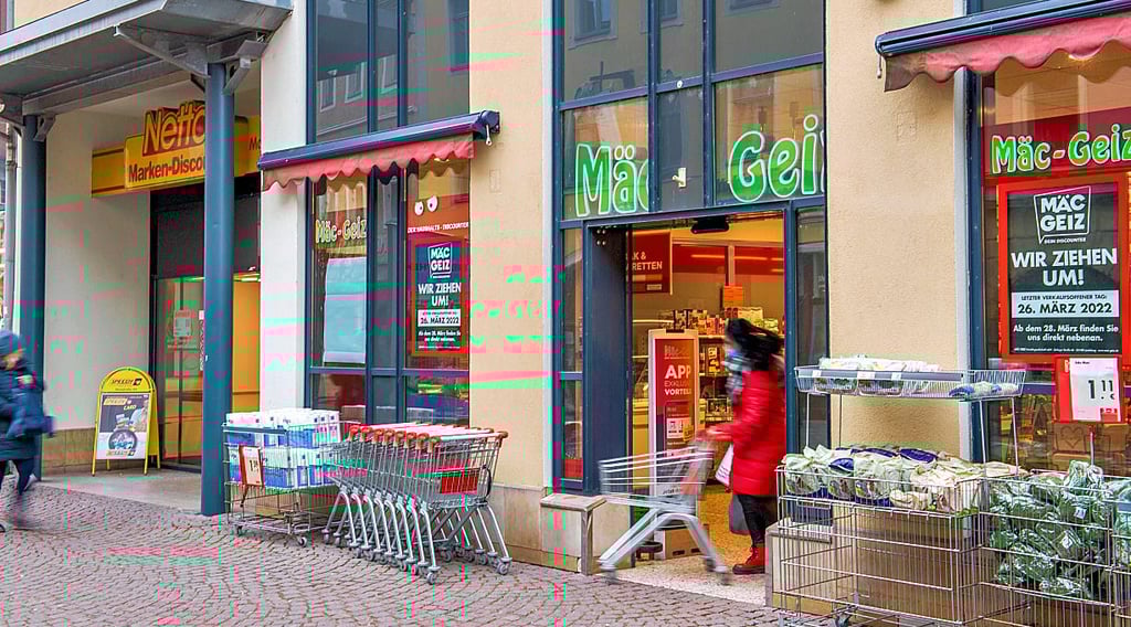 Für den „15-Meter-Umzug“ von „Mäc-Geiz“ wird im Citykaufhaus renoviert. In die frei werdene Verkaufsfläche könnte sich womöglich „Netto“ erweitern.