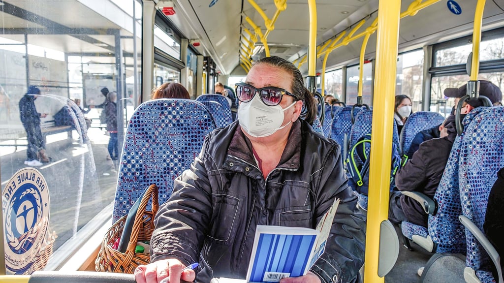 Wie die Busbegleiterin des Landkreises Wittenberg sich um Schüler kümmert