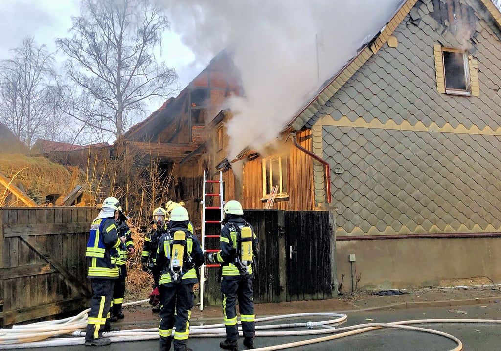 Das Wohnhaus ist durch den Brand zerstört worden.
