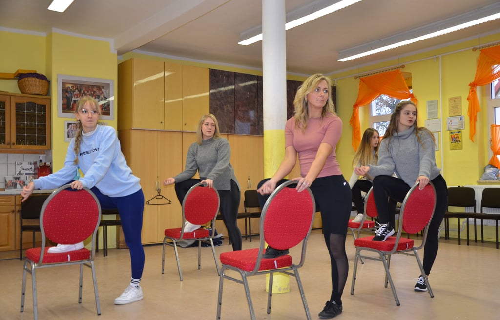 Die Tanzgruppe "Crazy Girls" des Karneval-Club Biere beim Proben.