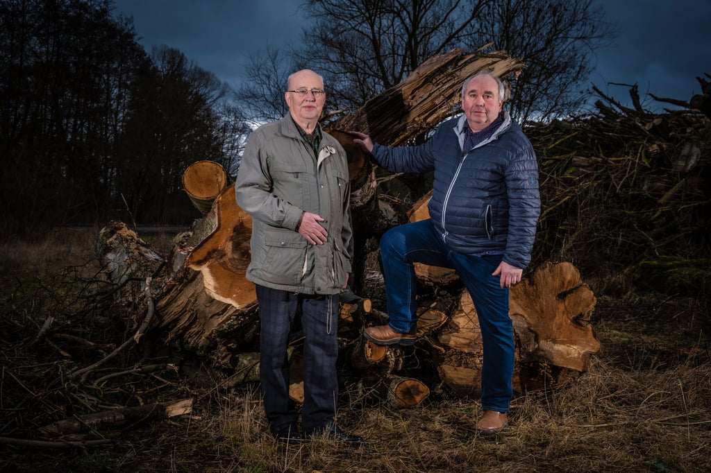 Kümmern sich um "ihren" Wald: Manfred Schröter (li.) und Jens Hoffmann aus Berga