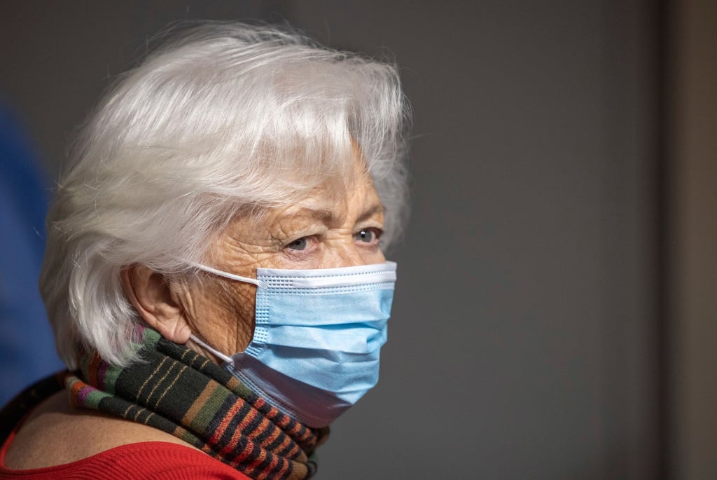 Belgiens Königin Paola hat sich einen Bruch zugezogen und muss sich jetzt ausruhen.