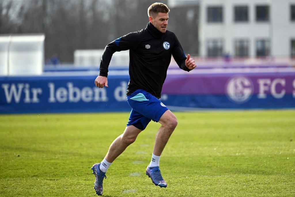 Schalkes Simon Terodde läuft während des Trainings.